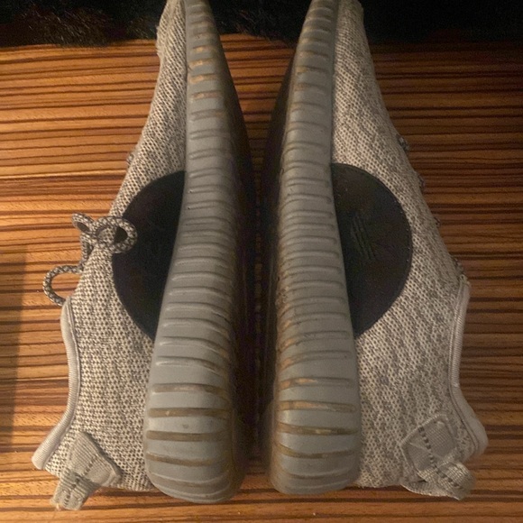 Yeezy sneakers - Picture 2 of 6